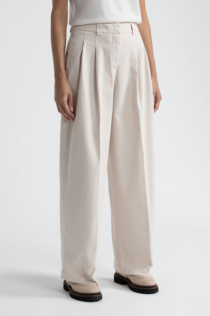 Pleated trousers in cotton silk gabardine and tencel  