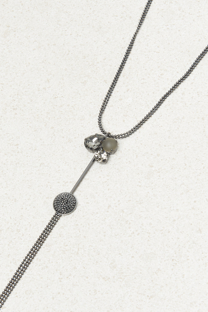 Long necklace with pendant and sparkling stones  