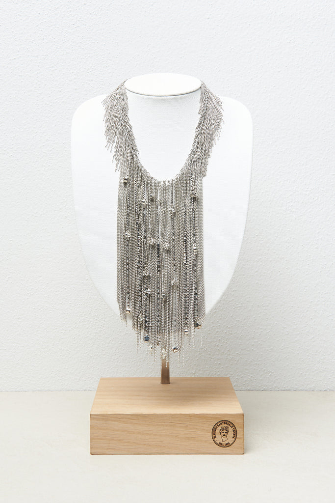 Necklace with fringes  
