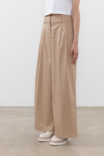 Trousers in crisp light cotton satin  