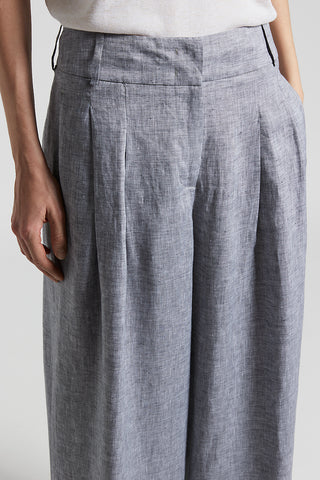 Trousers in light and cool pure linen