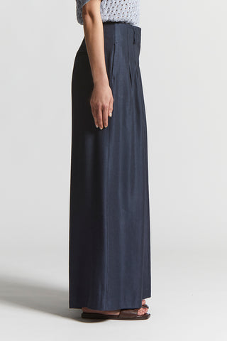 Trousers in light and cool pure linen fabric