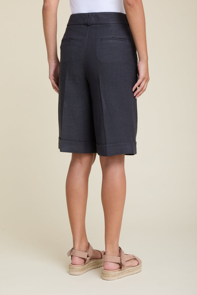 Elegant shorts in viscose and linen  