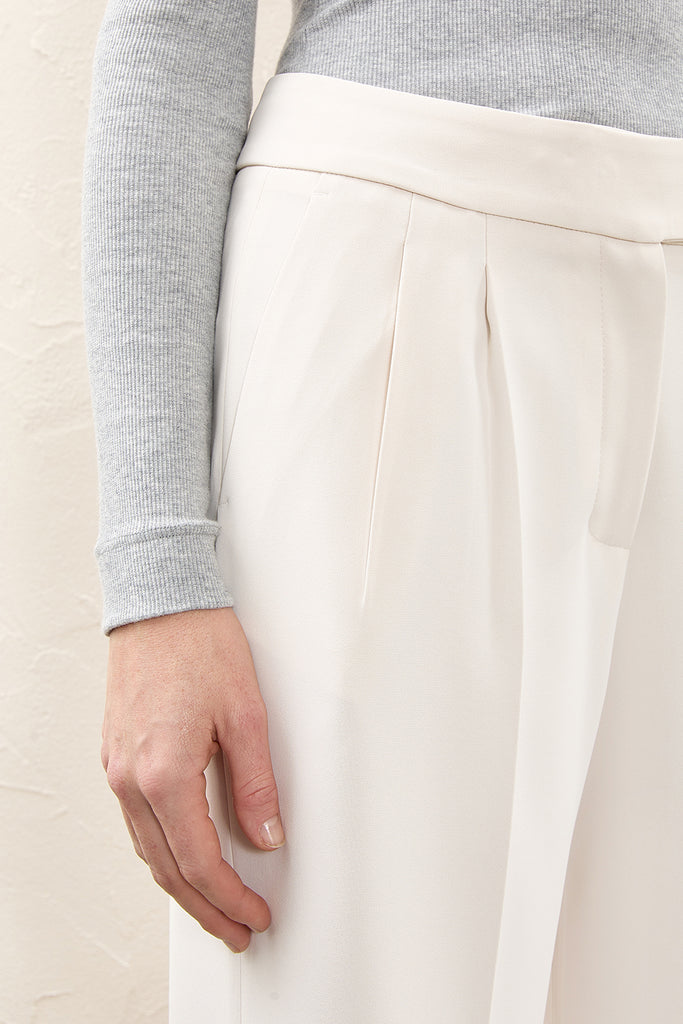 Trousers with double pleats in cady crepe  