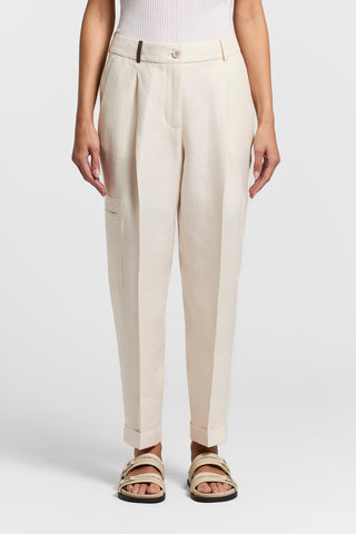 Pantalone con pince in gabardina di lino