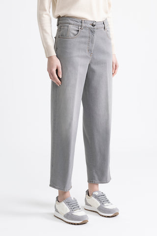 Cropped trousers in cotton denim  