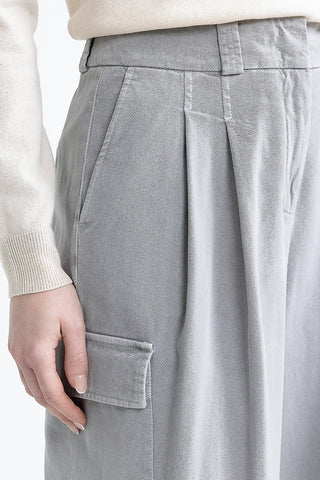 Pants with pleats  