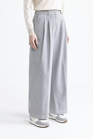 Pants with pleats  