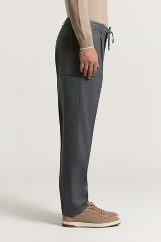 Pantalone jogger in gabardina cardata di pura lana