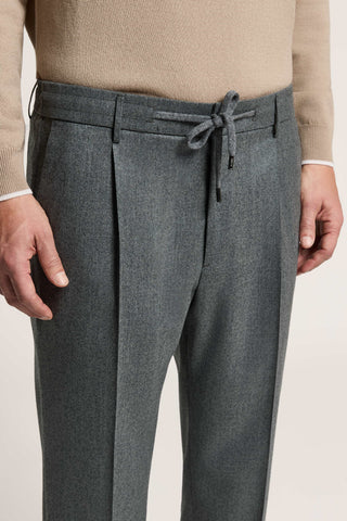 Pantalone jogger in gabardina cardata di pura lana