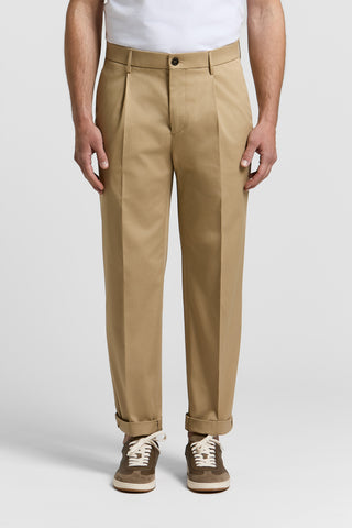 Pantalone con pince in gabardina in puro cotone