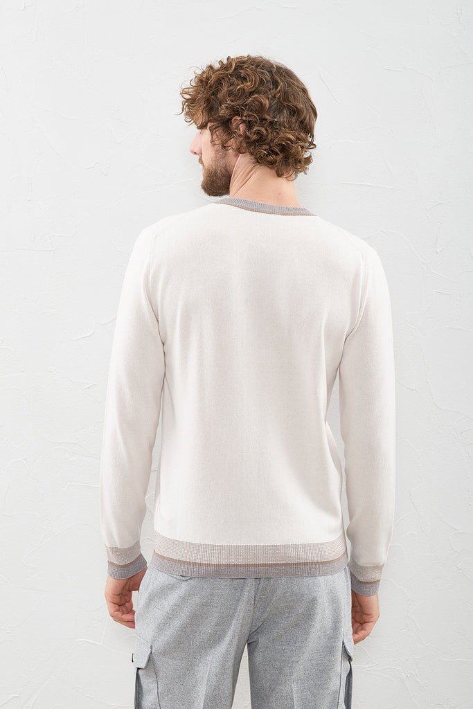 Soft sweater in wool, silk and cashmere  