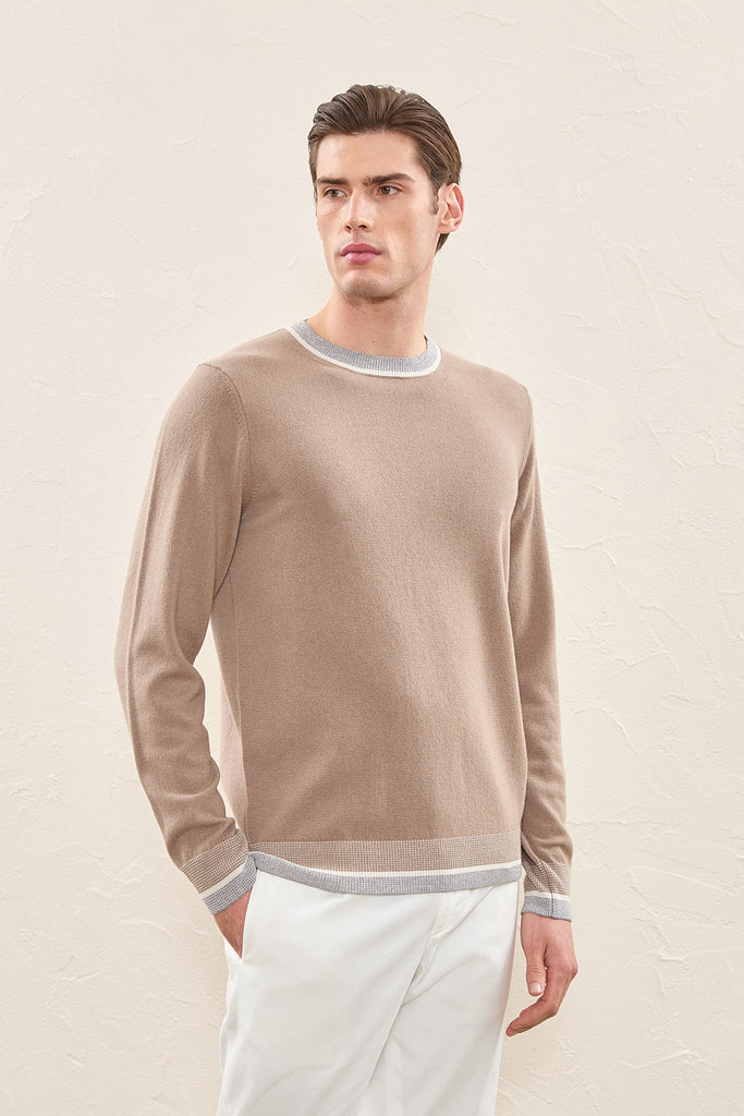 Soft sweater in wool, silk and cashmere  