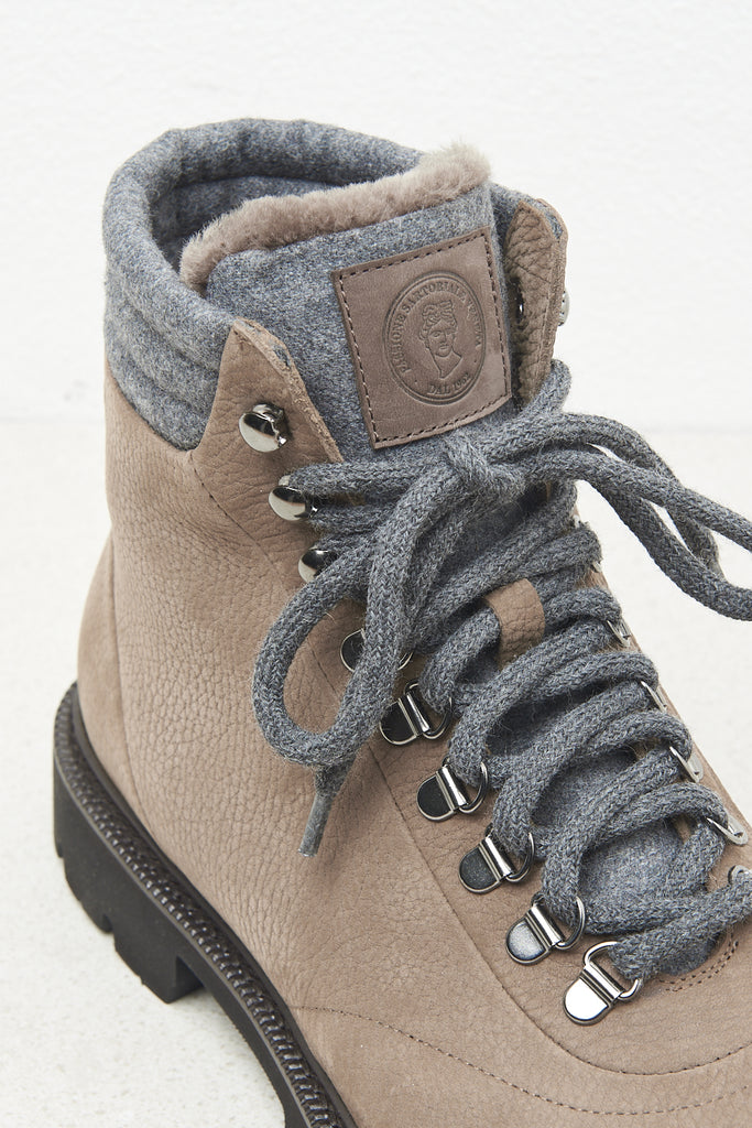 Nabuk leather and sheepskin mountain boots  