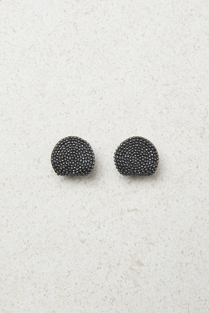 Contoured earrings with Punto Luce chain  