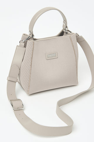 Borsa a mano in poliestere riciclato e vera pelle