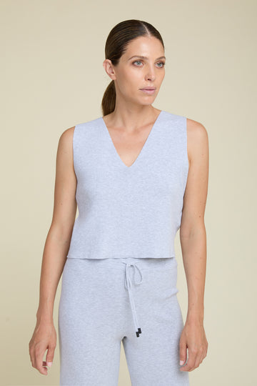 Sleeveless top in solid Egypt cotton yarn  