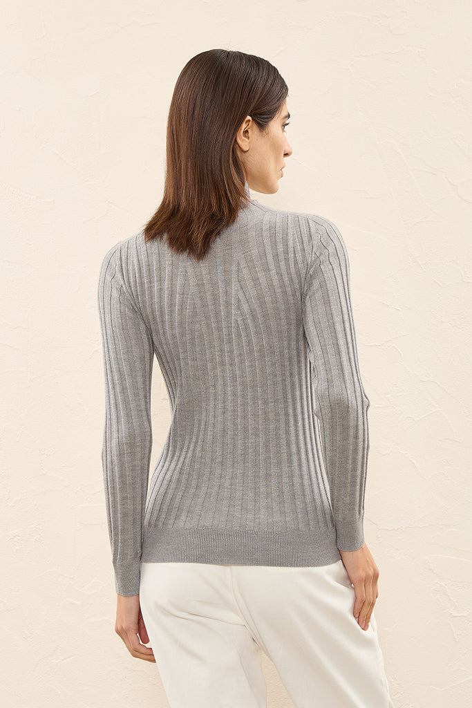 Light wool and viscose sweater  