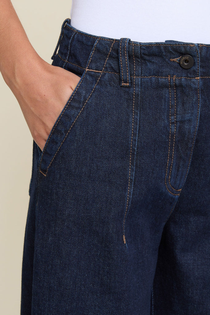 Balloon jeans with maxi darts in rinse wash comfort denim  