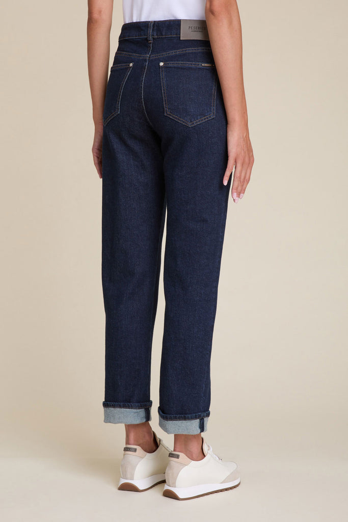 Straight turn-up jeans in authentic rinse washed comfort denim  