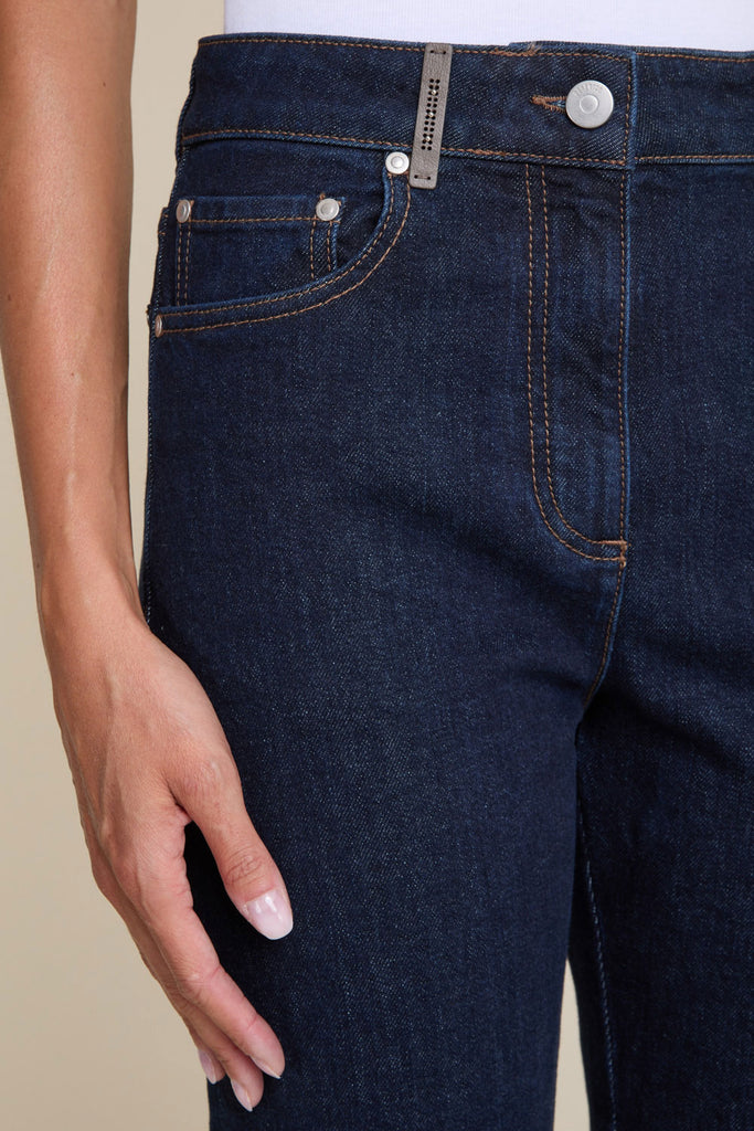 Straight turn-up jeans in authentic rinse washed comfort denim  