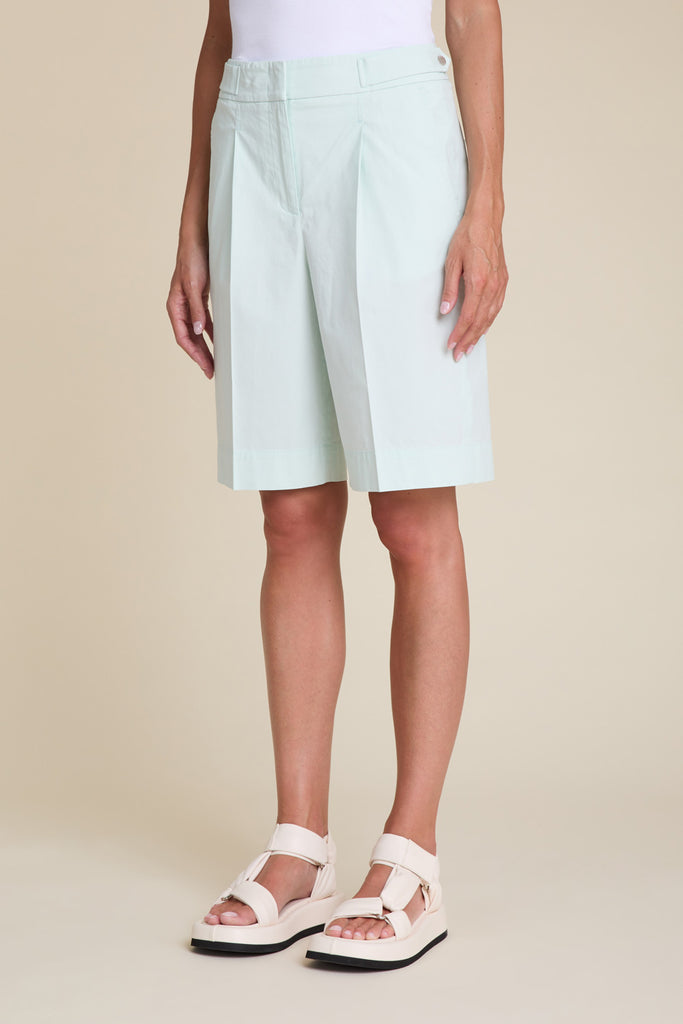 Superlight washed cotton 1 pleat shorts with tabs on sides  