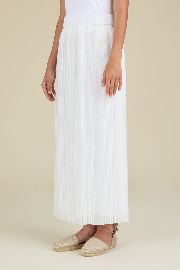 Elegant skirt with pleated bands in nubby fabric  