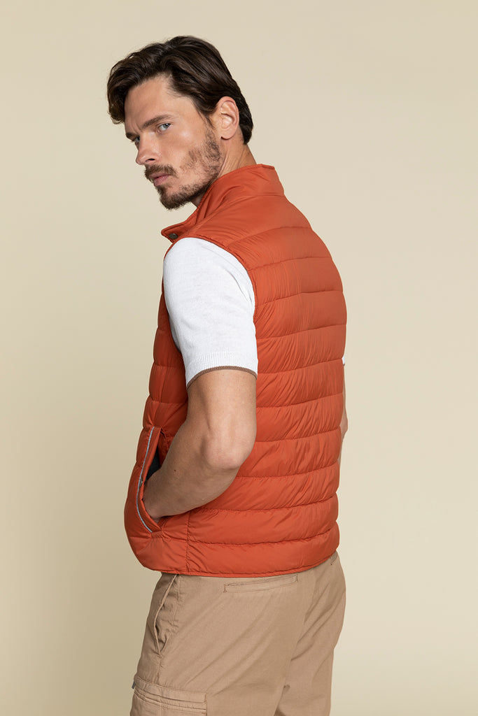 SLEEVELESS PUFFER GILET IN WATERPROOF NYLON  