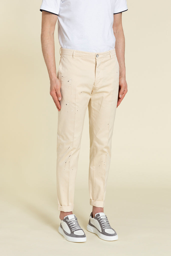 GARMENT-DYED CHINOS WITH COLOUR SPOT EFFECT  