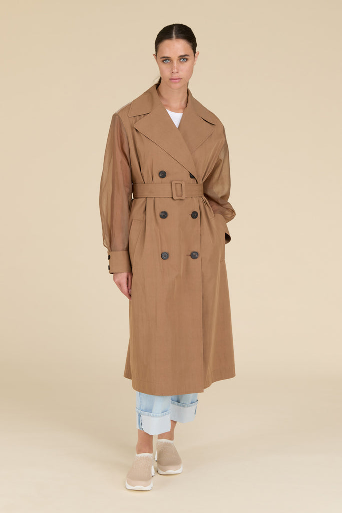 Stretch cotton gabardine double-breasted trenchcoat with classic lapels with delicte cotton voile sleeves  