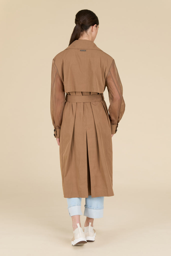 Stretch cotton gabardine double-breasted trenchcoat with classic lapels with delicte cotton voile sleeves  