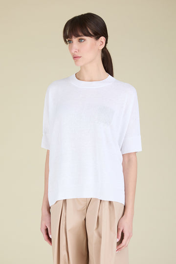 Loose plain knit T-shirt in cool linen cotton  crŠpe yarn with diamond cut chain trim on pocket  