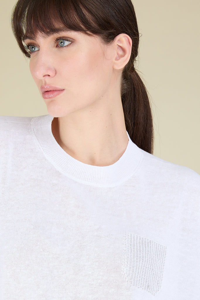 Loose plain knit T-shirt in cool linen cotton  crŠpe yarn with diamond cut chain trim on pocket  